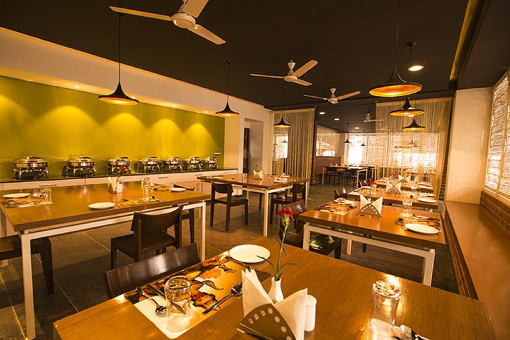 Vinaya Royal Inn Kammasandra Exteriör bild